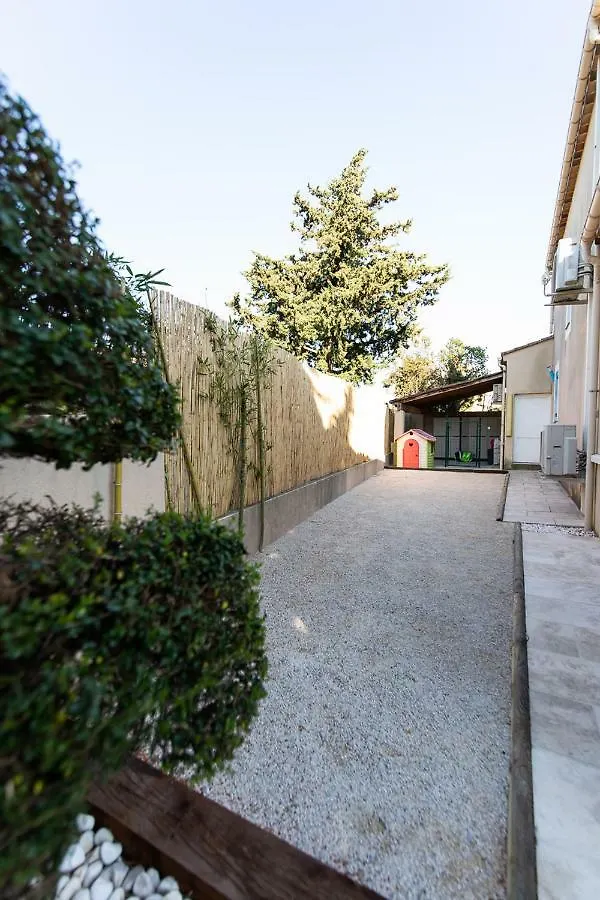 Le Castelet Villa Chateaurenard 0*,